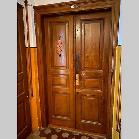 Lejlighed Eastnortheast Wind *