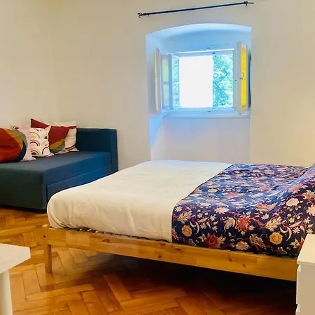 Eastnortheast Wind Apartment